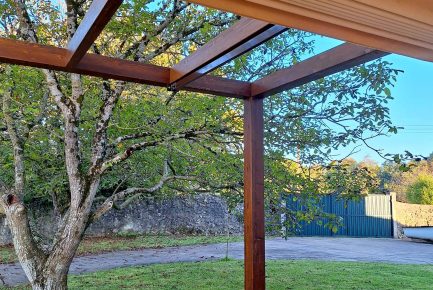 Detalle pérgola con toldo